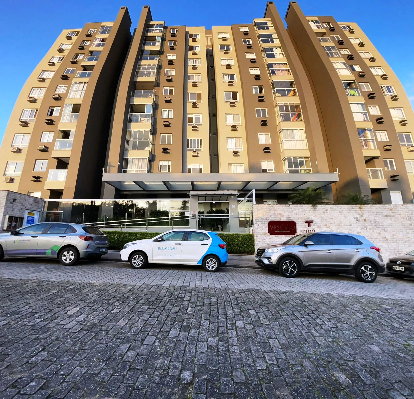 Apartamento no 7° andar contendo 3 dormitórios com 01 suíte, no prestigiado Residencial Vesúvio. - foto 1