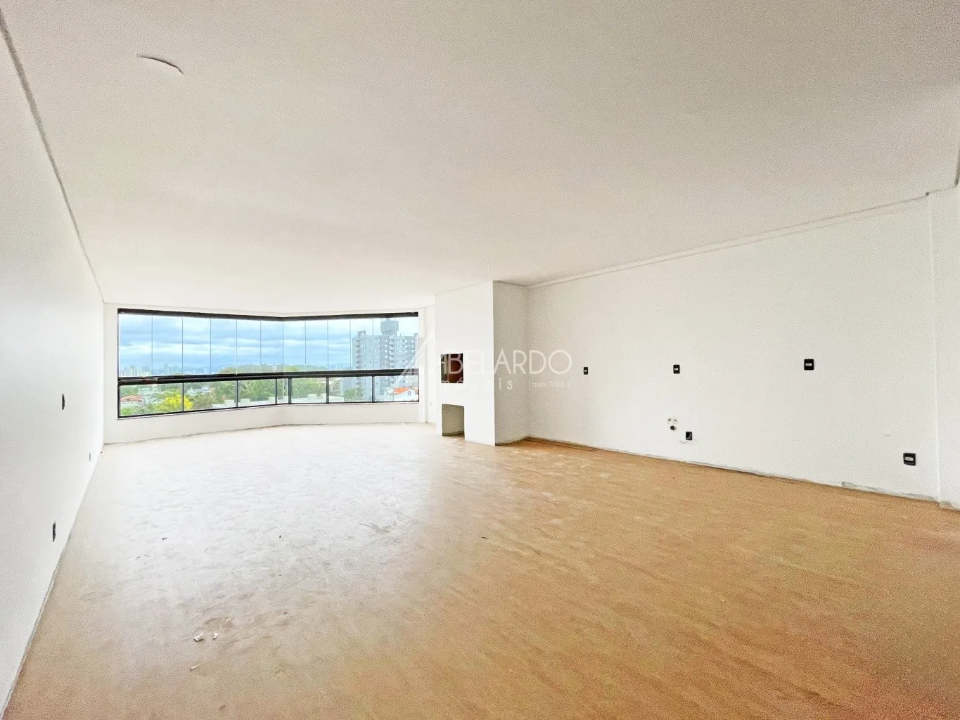 APARTAMENTO COM ÁREA PRIVATIVA DE 146 M, TRÊS SUÍTES, DUAS VAGAS DE GARAGEM E VISTA MAR - PENHA/SC — foto 5