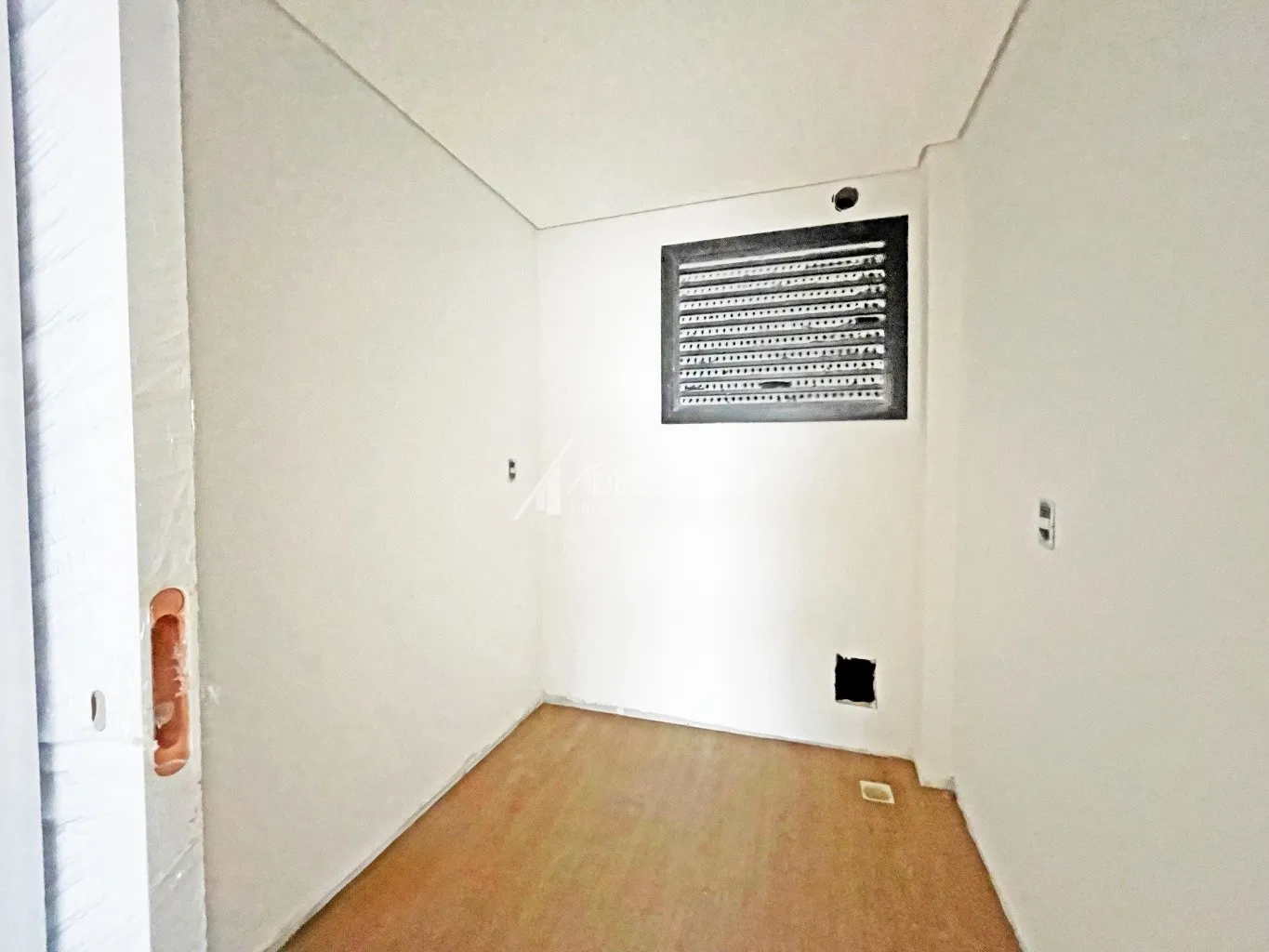 APARTAMENTO COM ÁREA PRIVATIVA DE 146 M, TRÊS SUÍTES, DUAS VAGAS DE GARAGEM E VISTA MAR - PENHA/SC — foto 6