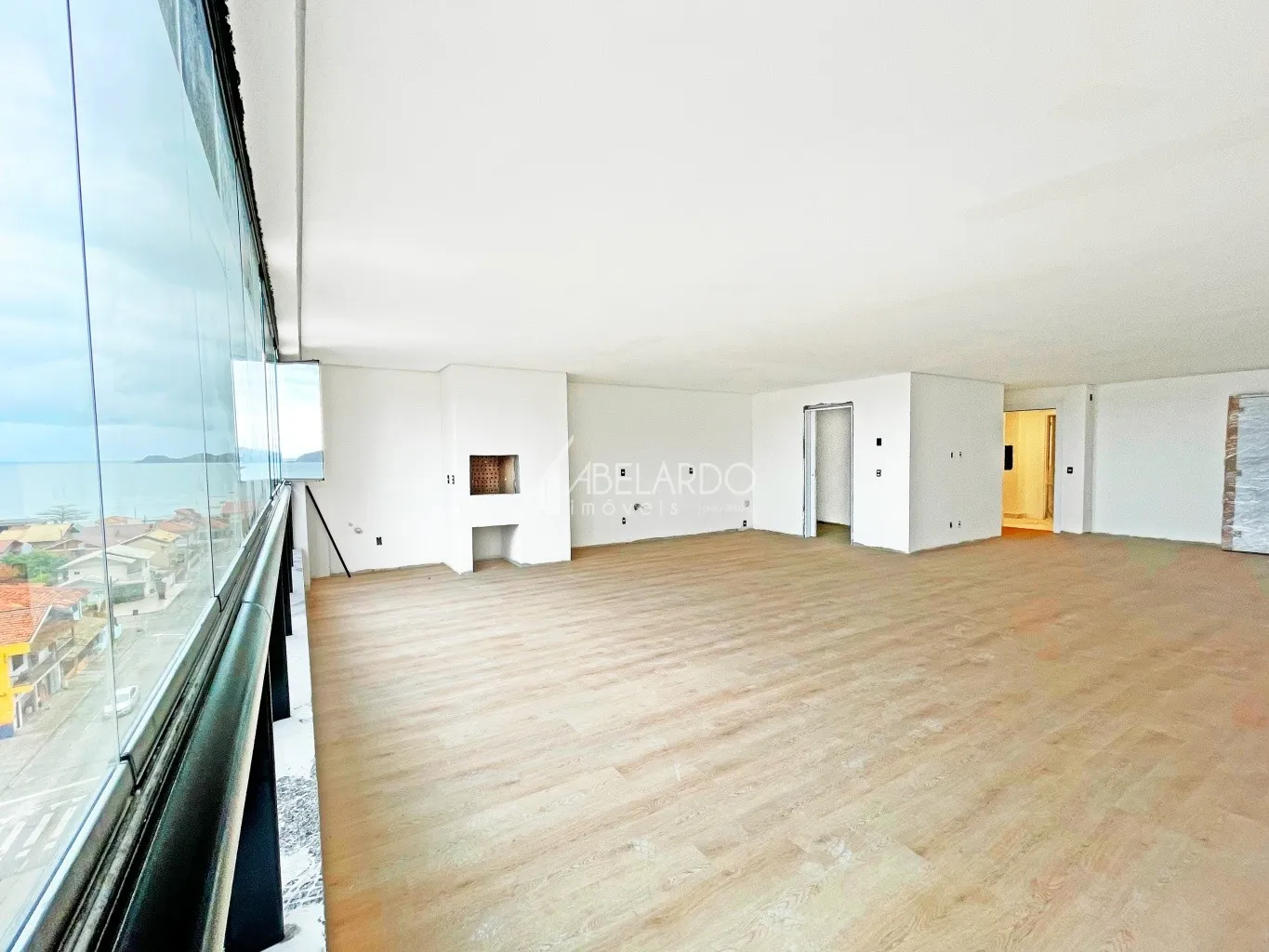 APARTAMENTO COM ÁREA PRIVATIVA DE 135 M, TRÊS SUÍTES, DUAS VAGAS DE GARAGEM E VISTA MAR - PENHA/SC — foto 4