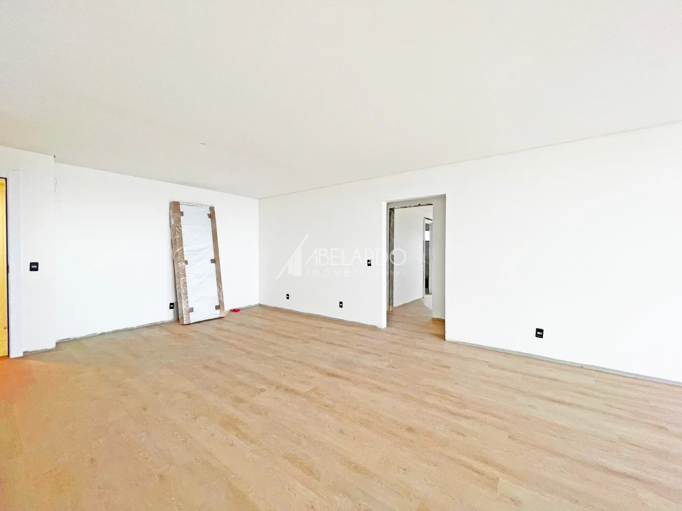 APARTAMENTO COM ÁREA PRIVATIVA DE 135 M, TRÊS SUÍTES, DUAS VAGAS DE GARAGEM E VISTA MAR - PENHA/SC — foto 5