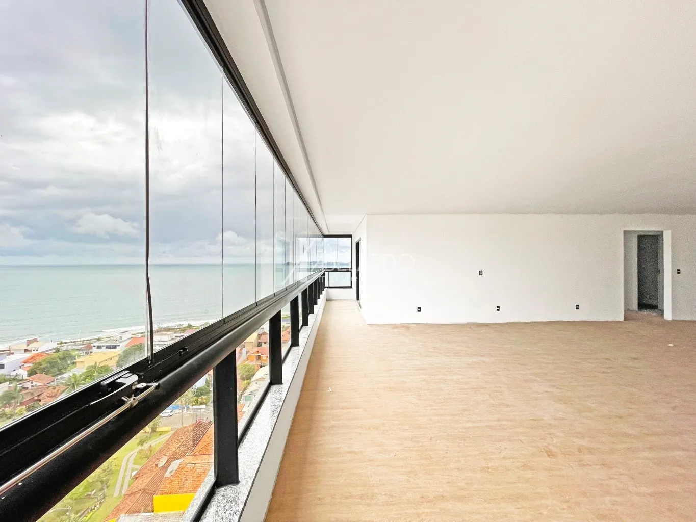 APARTAMENTO COM ÁREA PRIVATIVA DE 146 M, TRÊS SUÍTES, DUAS VAGAS DE GARAGEM E VISTA MAR - PENHA/SC — foto 6