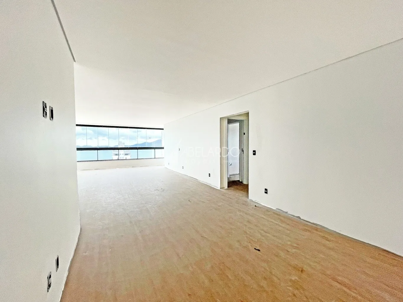 APARTAMENTO COM ÁREA PRIVATIVA DE 135 M, TRÊS DORMITÓRIOS, DUAS VAGAS DE GARAGEM E VISTA MAR - PENHA/SC — foto 3