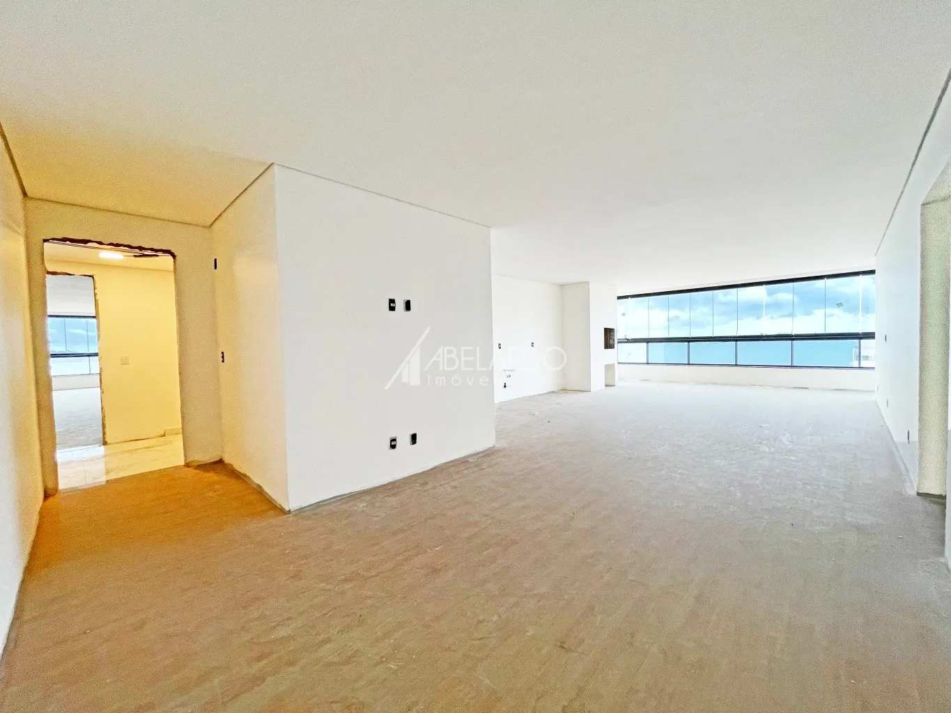 APARTAMENTO COM ÁREA PRIVATIVA DE 135 M, TRÊS DORMITÓRIOS, DUAS VAGAS DE GARAGEM E VISTA MAR - PENHA/SC — foto 4