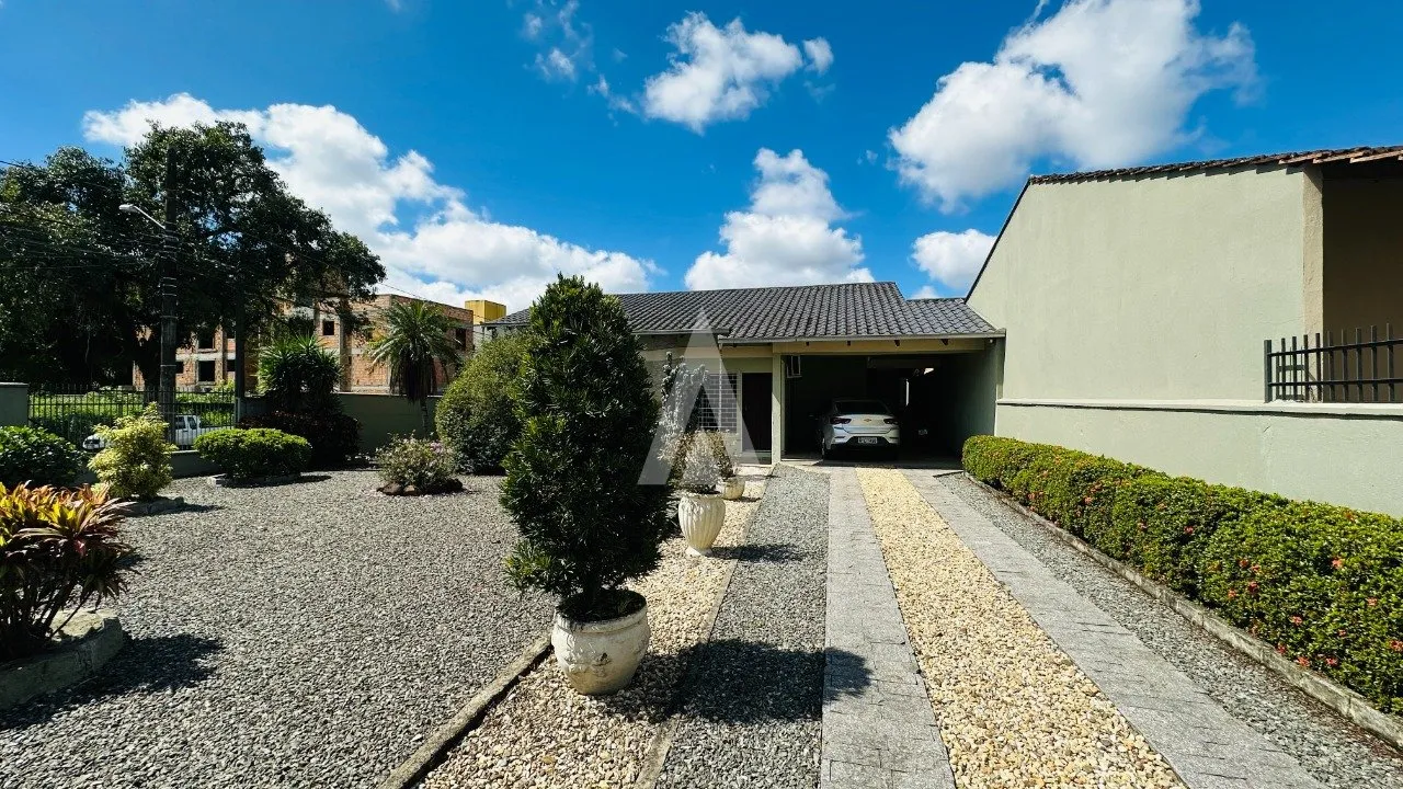 Casa com 1 suíte e 2 quartos à venda no bairro Iririú em Joinville-SC. Valor: R$880.000,00. - foto 1