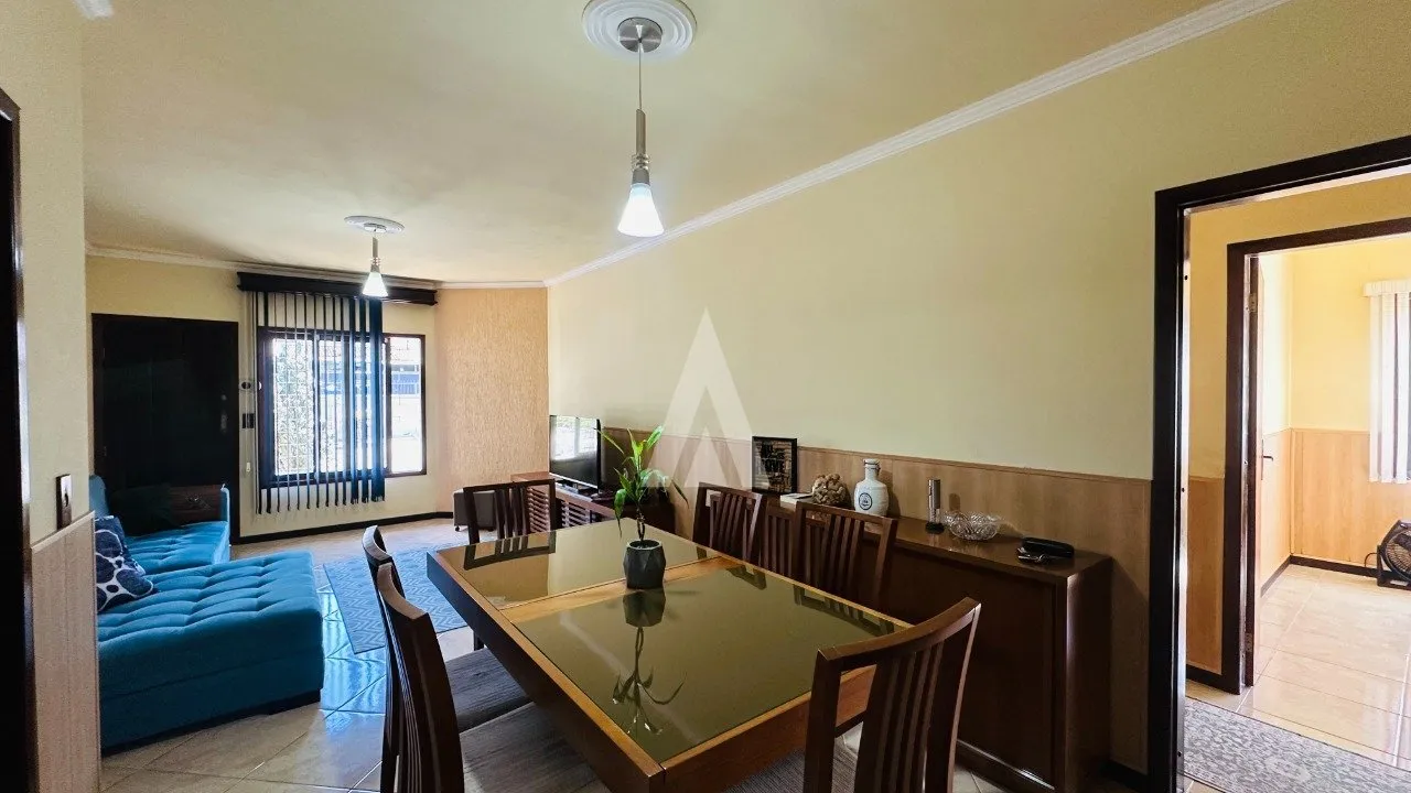 Casa com 1 suíte e 2 quartos à venda no bairro Iririú em Joinville-SC. Valor: R$880.000,00. — foto 2