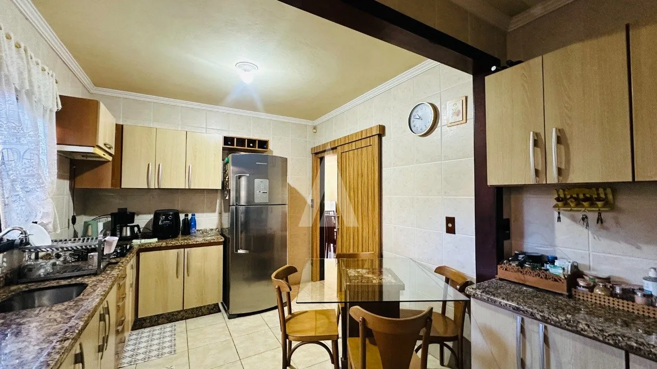 Casa com 1 suíte e 2 quartos à venda no bairro Iririú em Joinville-SC. Valor: R$880.000,00. — foto 5