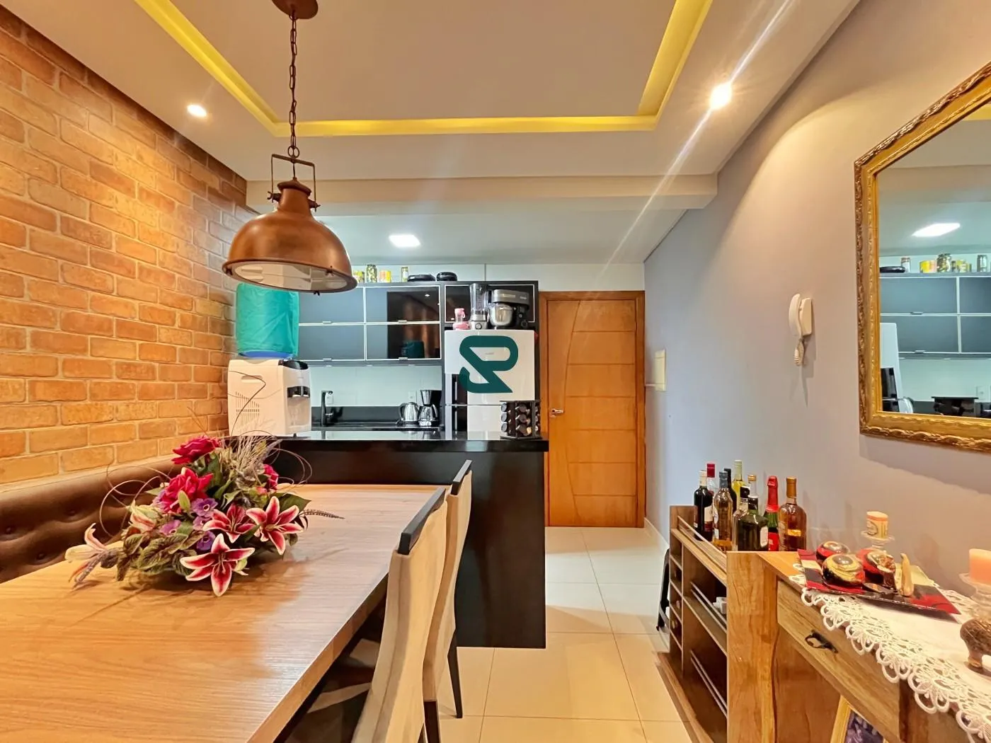 CONFORTO E PRATICIDADE TE ESPERAM NESSE APARTAMENTO SEMI-MOBILIADO! — foto 2