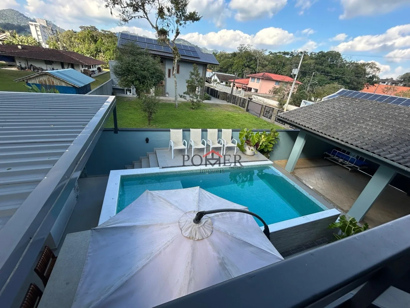 Excelente imóvel residencial no Centro da cidade de Pomerode, pertinho do parque municipal de eventos, com 248,45m de área construída, edificada num terreno com 444,00m, com 3 suítes. — foto 7