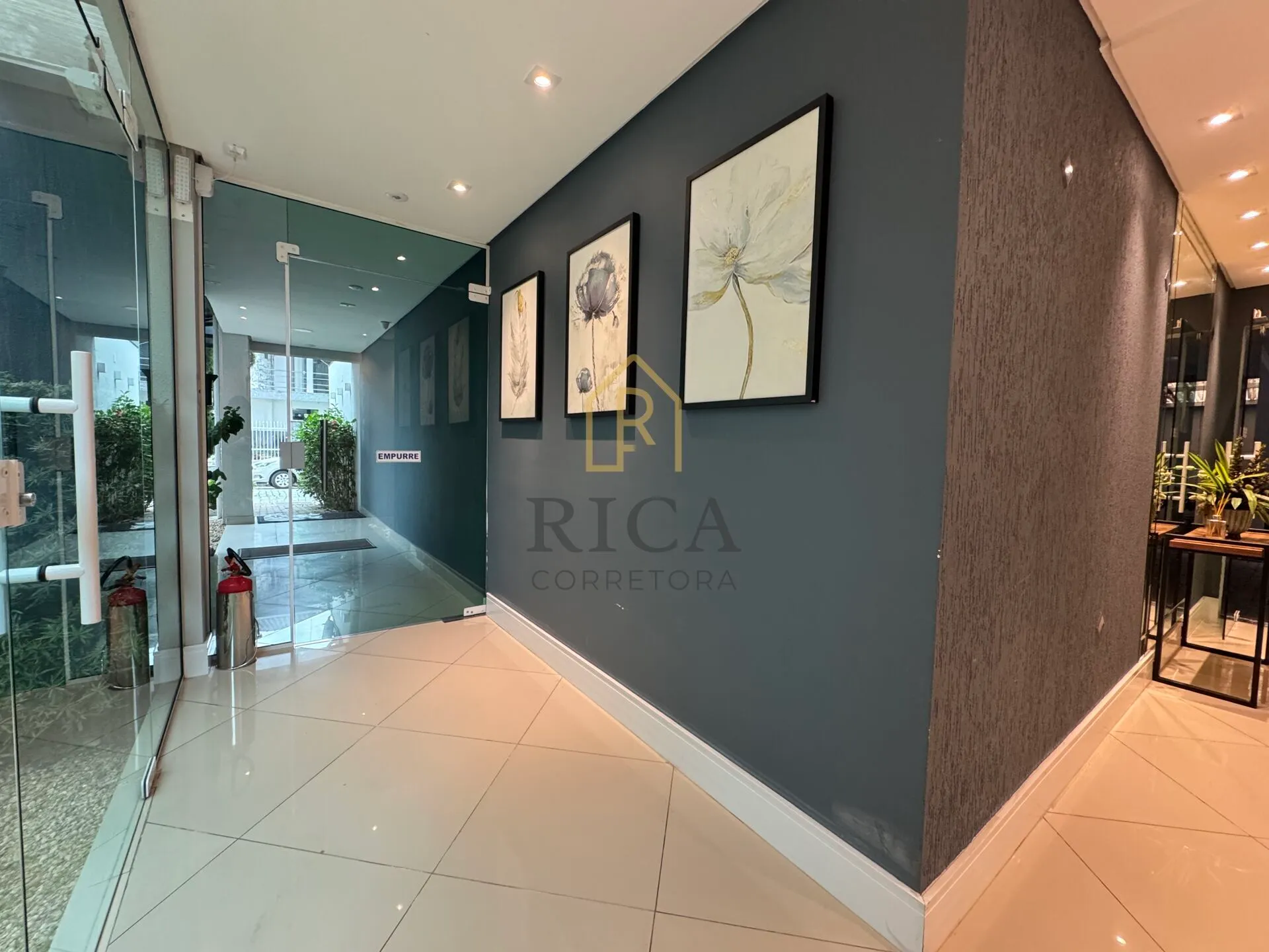 Apartamento semi mobiliado, com 2 Dormitórios sendo 1 suíte - Bairro Garcia, Blumenau/SC — foto 2