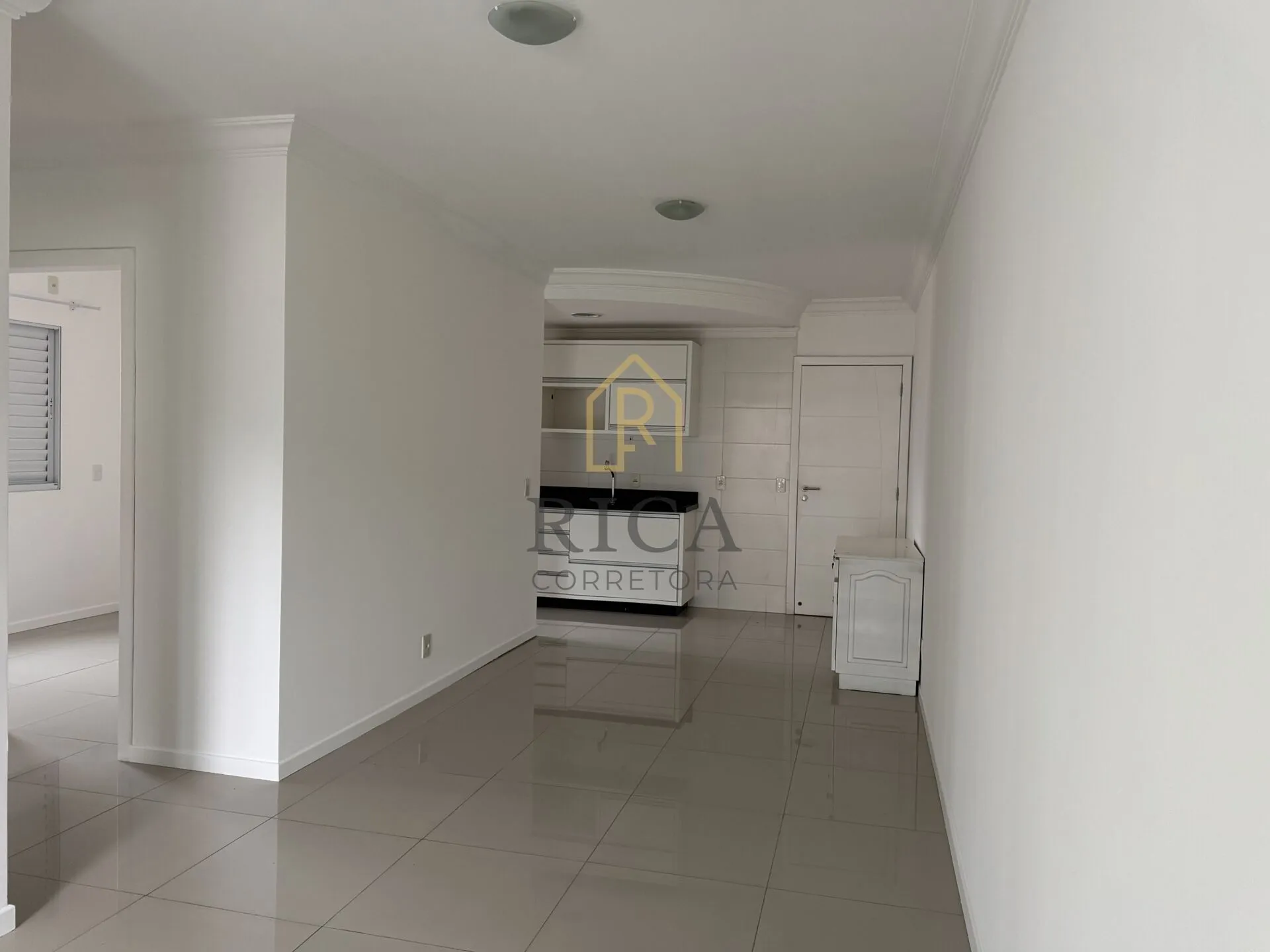 Apartamento semi mobiliado, com 2 Dormitórios sendo 1 suíte - Bairro Garcia, Blumenau/SC — foto 4