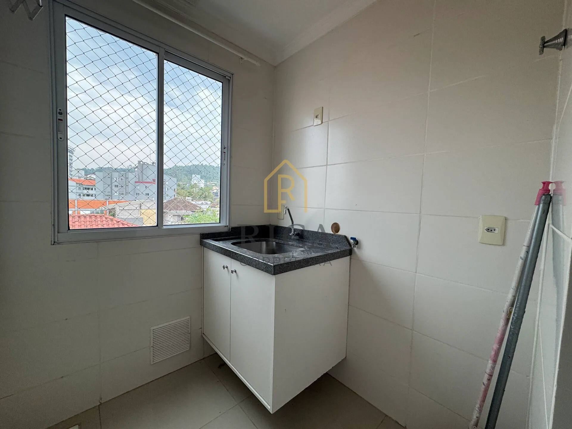 Apartamento semi mobiliado, com 2 Dormitórios sendo 1 suíte - Bairro Garcia, Blumenau/SC — foto 6