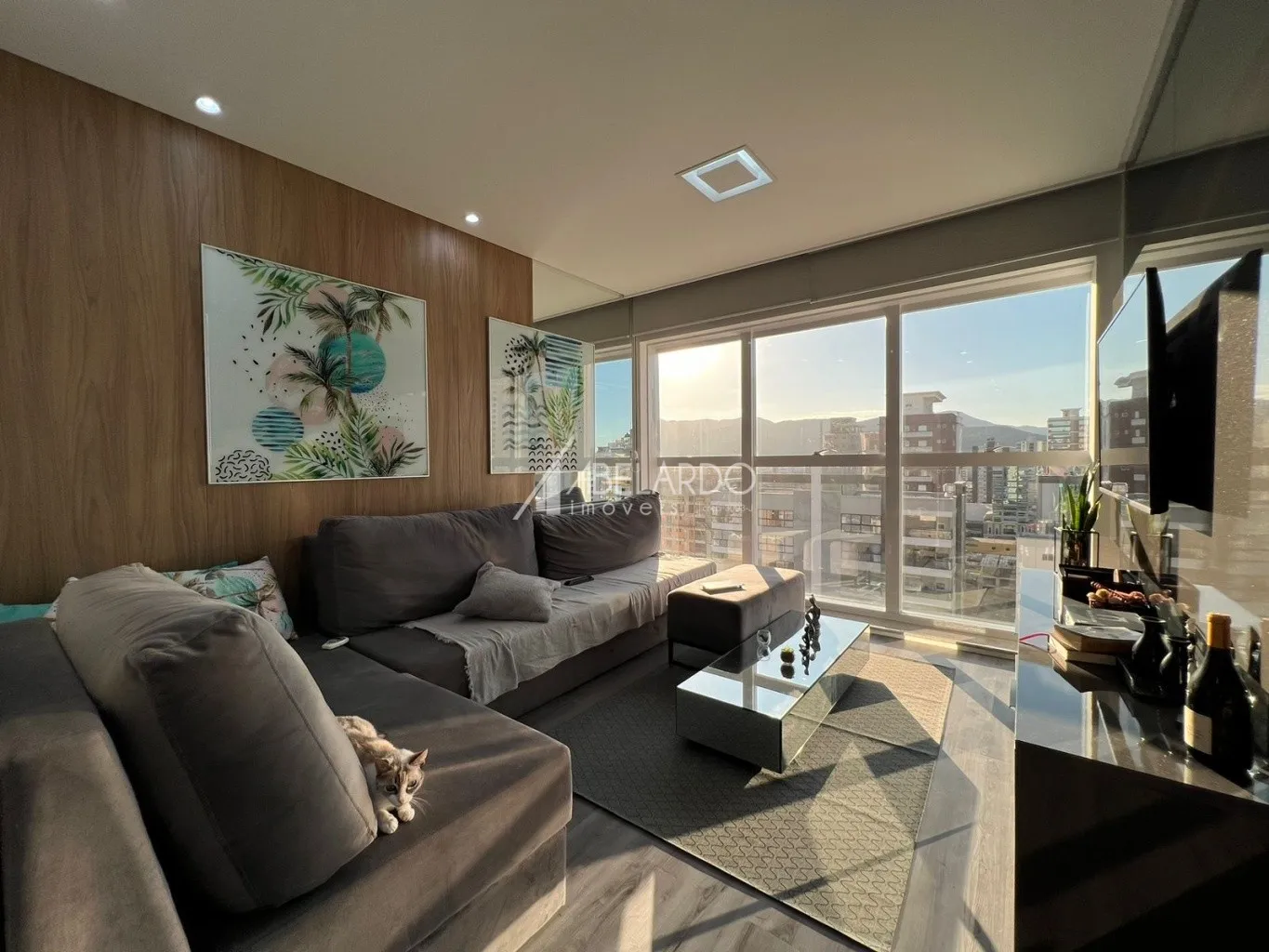 APARTAMENTO MOBILIADO COM TRÊS SUÍTES E DUAS VAGAS DE GARAGEM - MEIA PRAIA/ ITAPEMA - foto 1