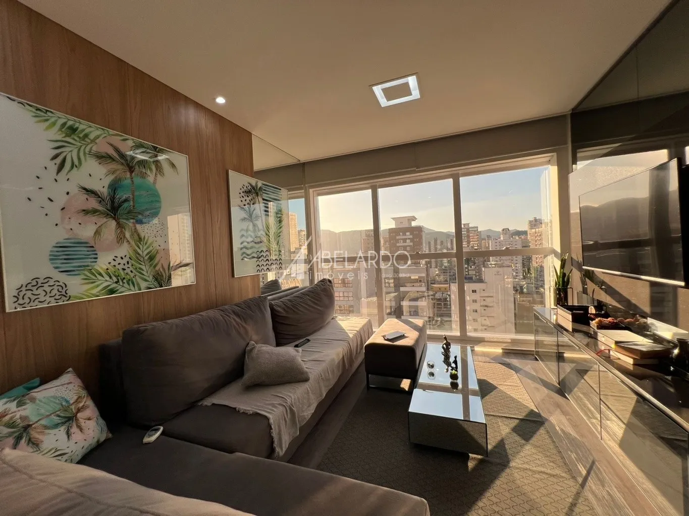 APARTAMENTO MOBILIADO COM TRÊS SUÍTES E DUAS VAGAS DE GARAGEM - MEIA PRAIA/ ITAPEMA — foto 2