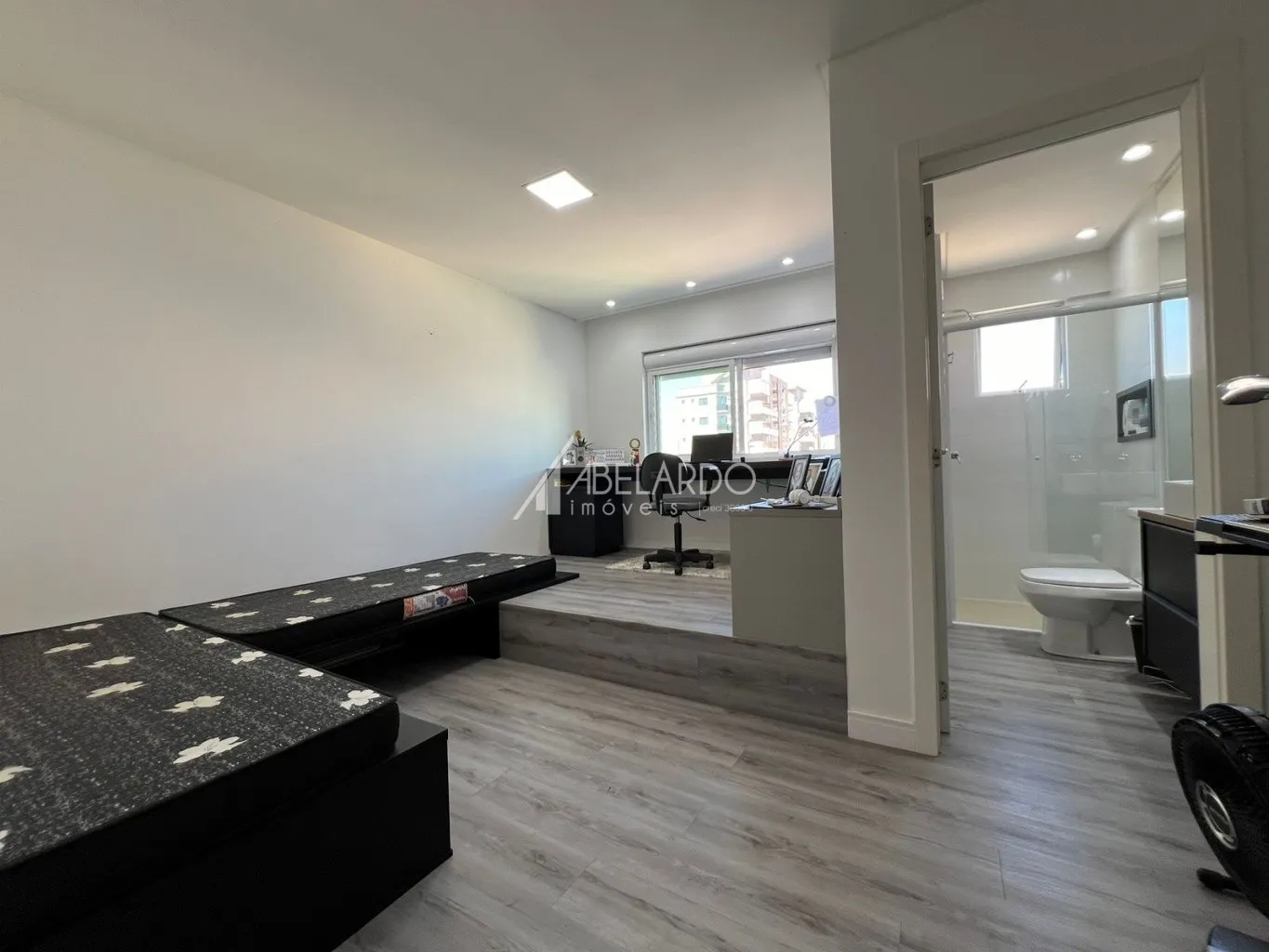 APARTAMENTO MOBILIADO COM TRÊS SUÍTES E DUAS VAGAS DE GARAGEM - MEIA PRAIA/ ITAPEMA — foto 6