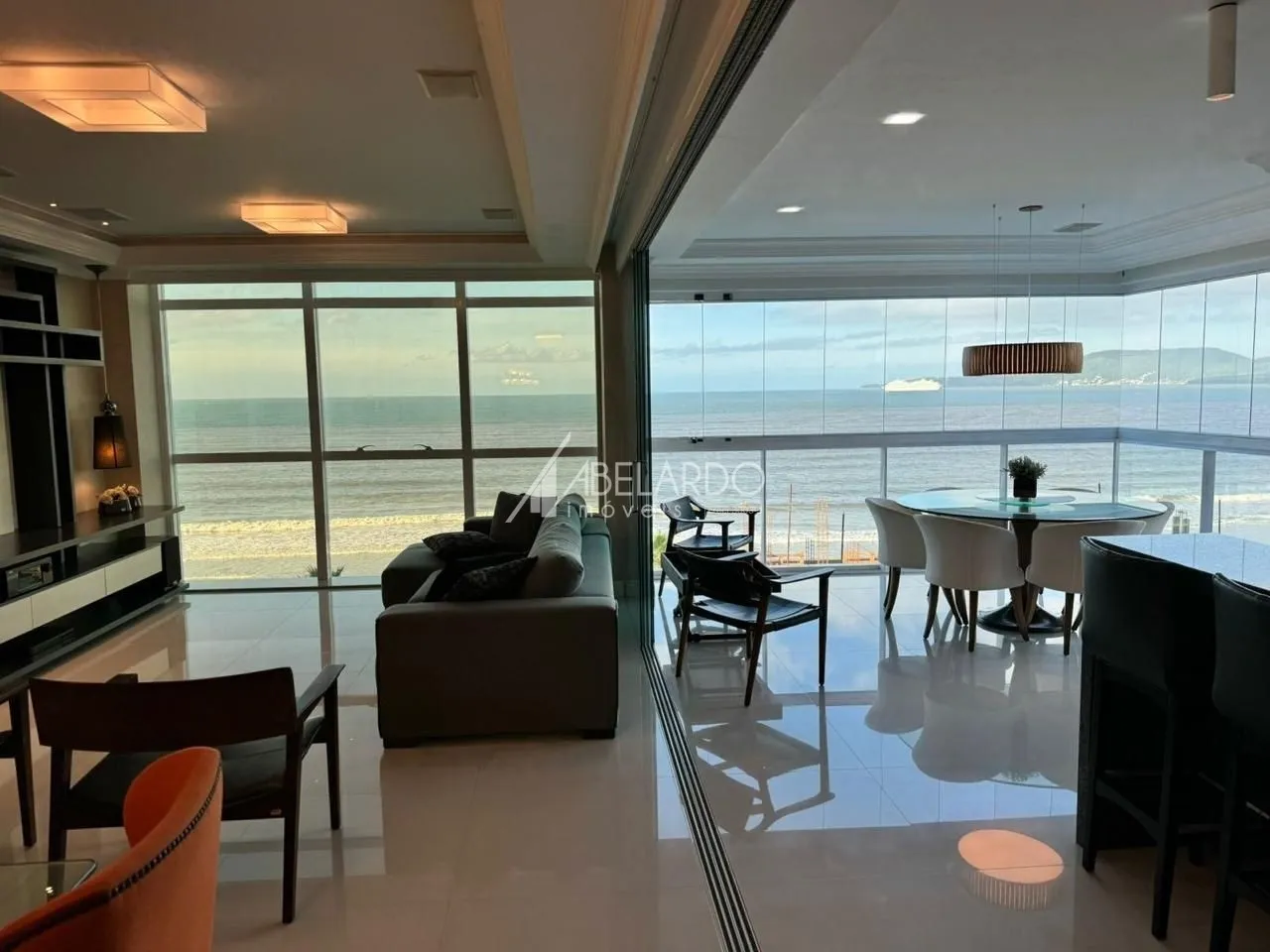 APARTAMENTO FRENTE MAR - 4 SUITES - 3 VAGAS DE GARAGEM - MEIA PRAIA/ ITAPEMA - foto 1