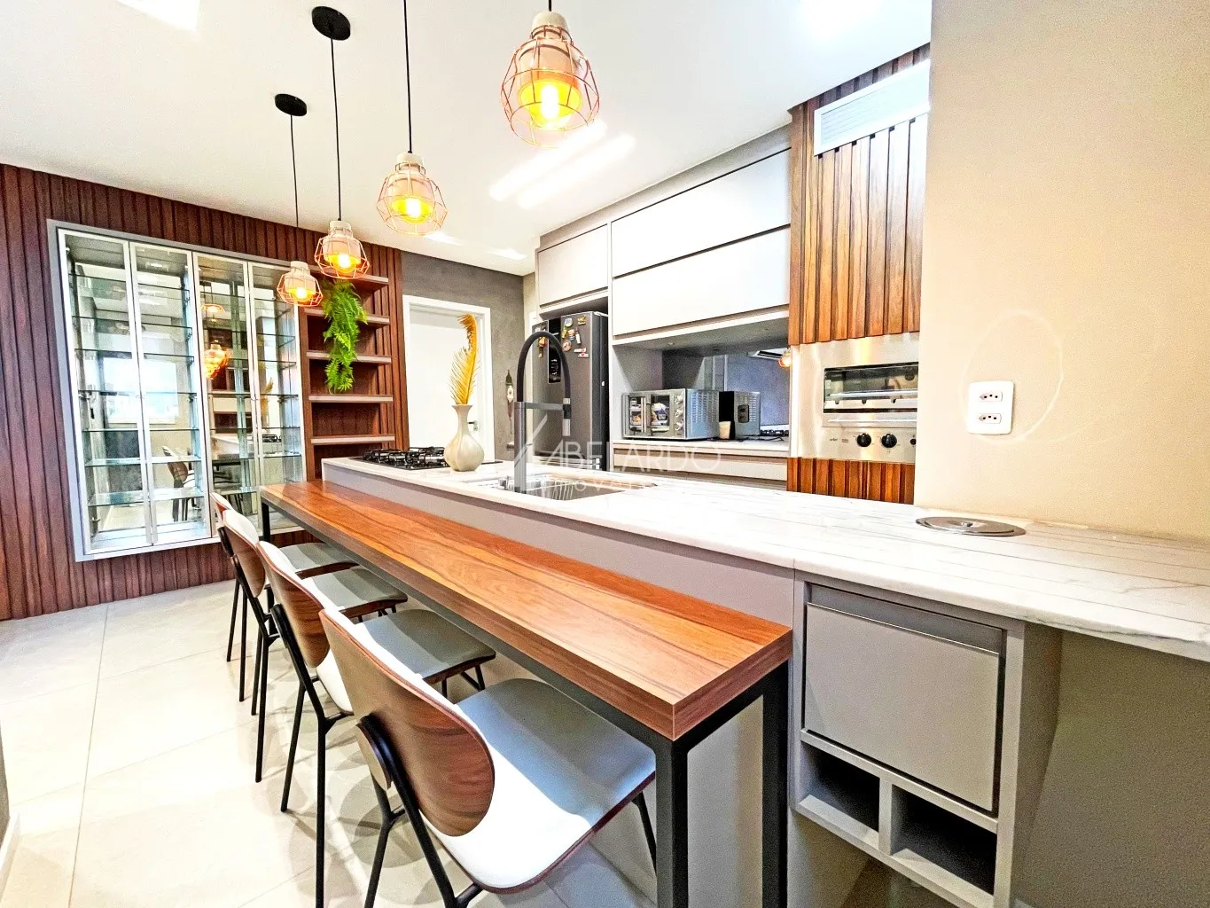 APARTAMENTO COM PÉ-DIREITO DUPLO, DUAS SUÍTES, MOBILIADO E EQUIPADO, COM DUAS VAGAS DE GARAGEM - BAIRRO VELHA - foto 1