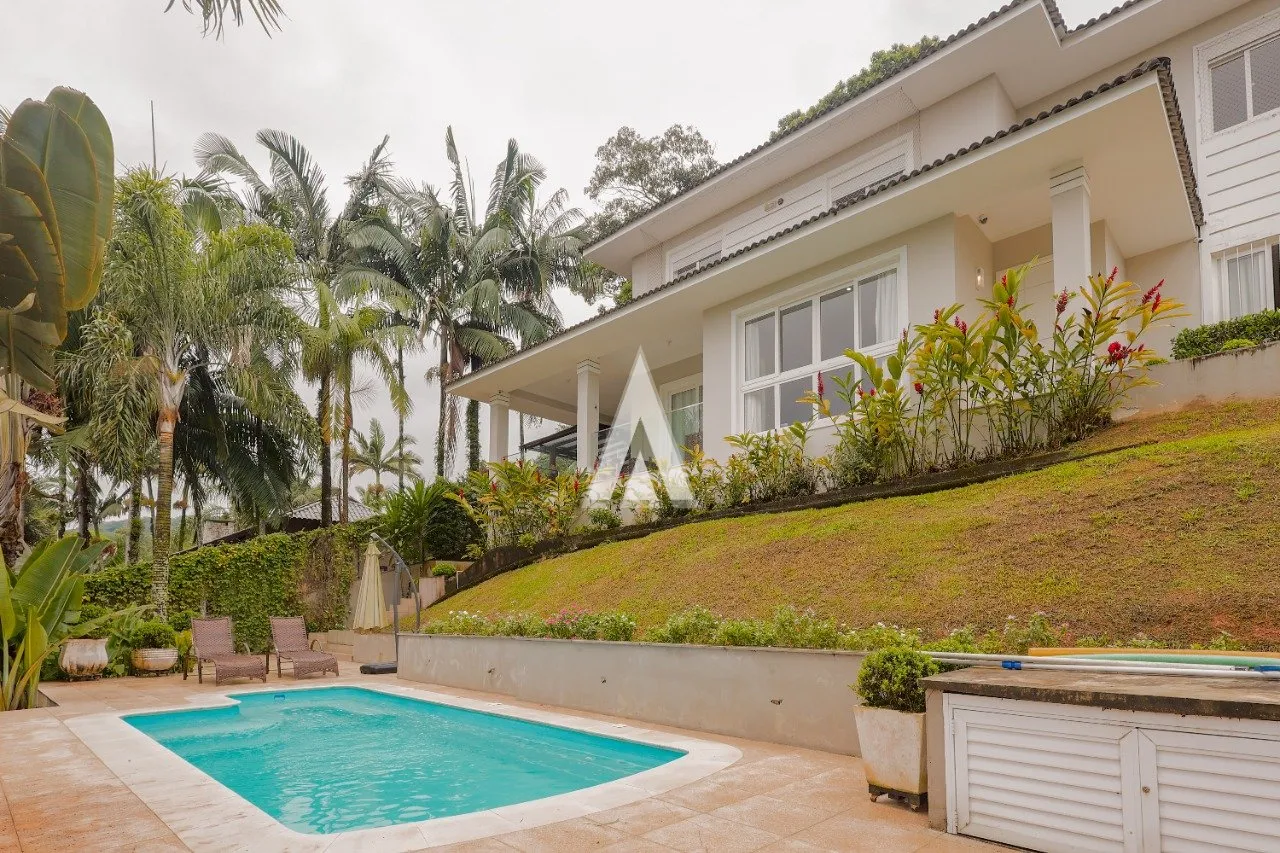 Sobrado com 1 suíte e 2 quartos à venda no bairro Glória em Joinville-SC por R$2.750.000,00. - foto 1