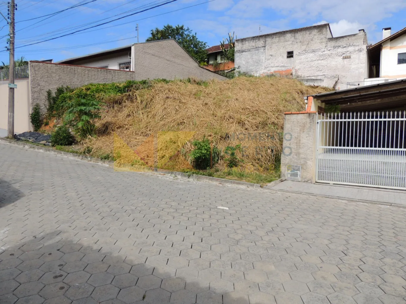 Terreno residencial, localizado a poucos metros da Rua dos Caçadores, imediações da Rua Divinópolis. - foto 1