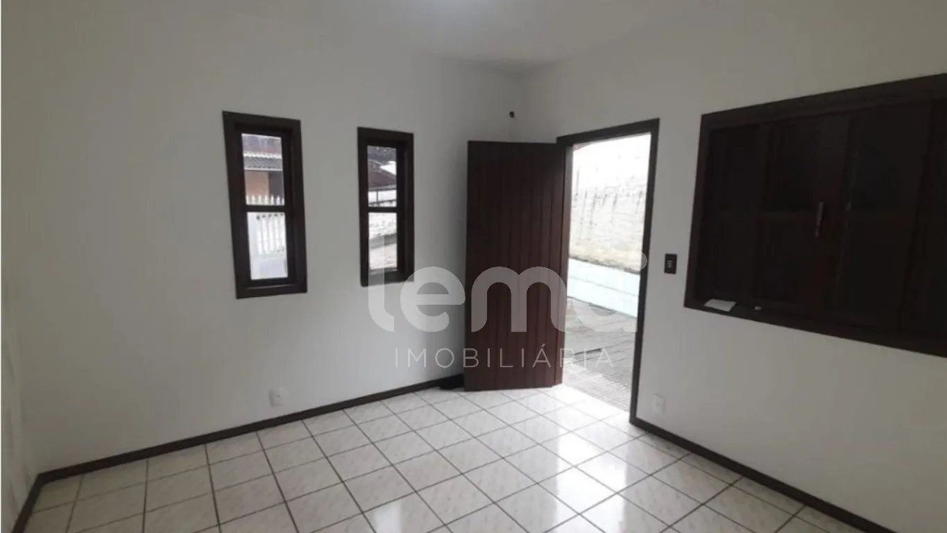 Casa Espaçosa e Confortável no Bairro Velha! — foto 4