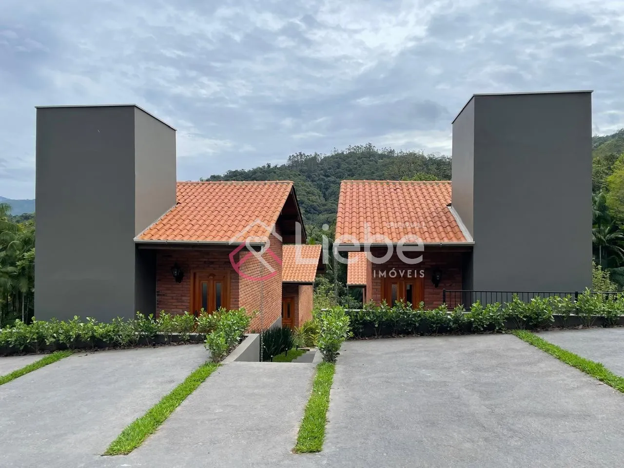 Lindos CHALÉS novos no centro da cidade de Pomerode. — foto 3