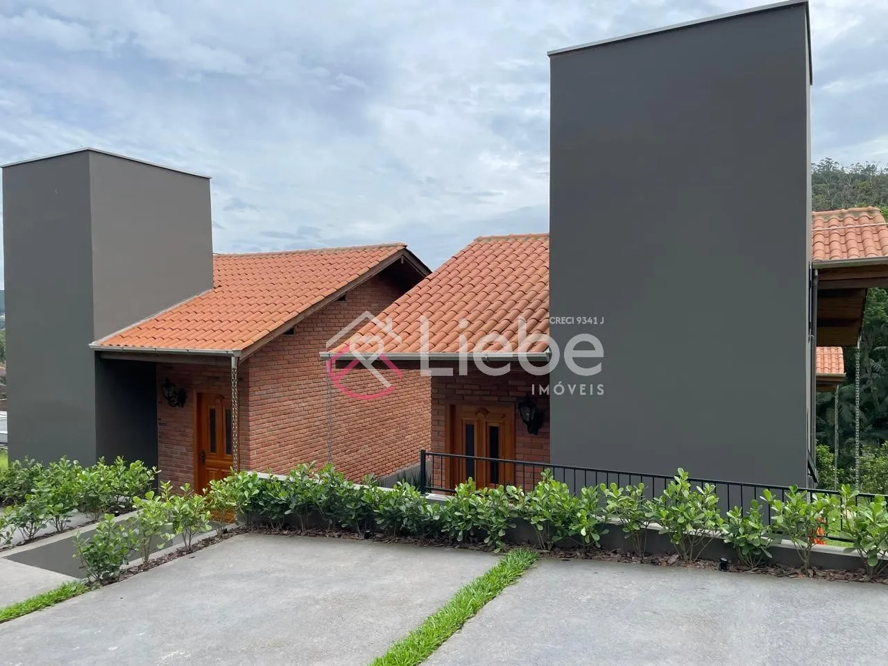 Lindos CHALÉS novos no centro da cidade de Pomerode. — foto 4