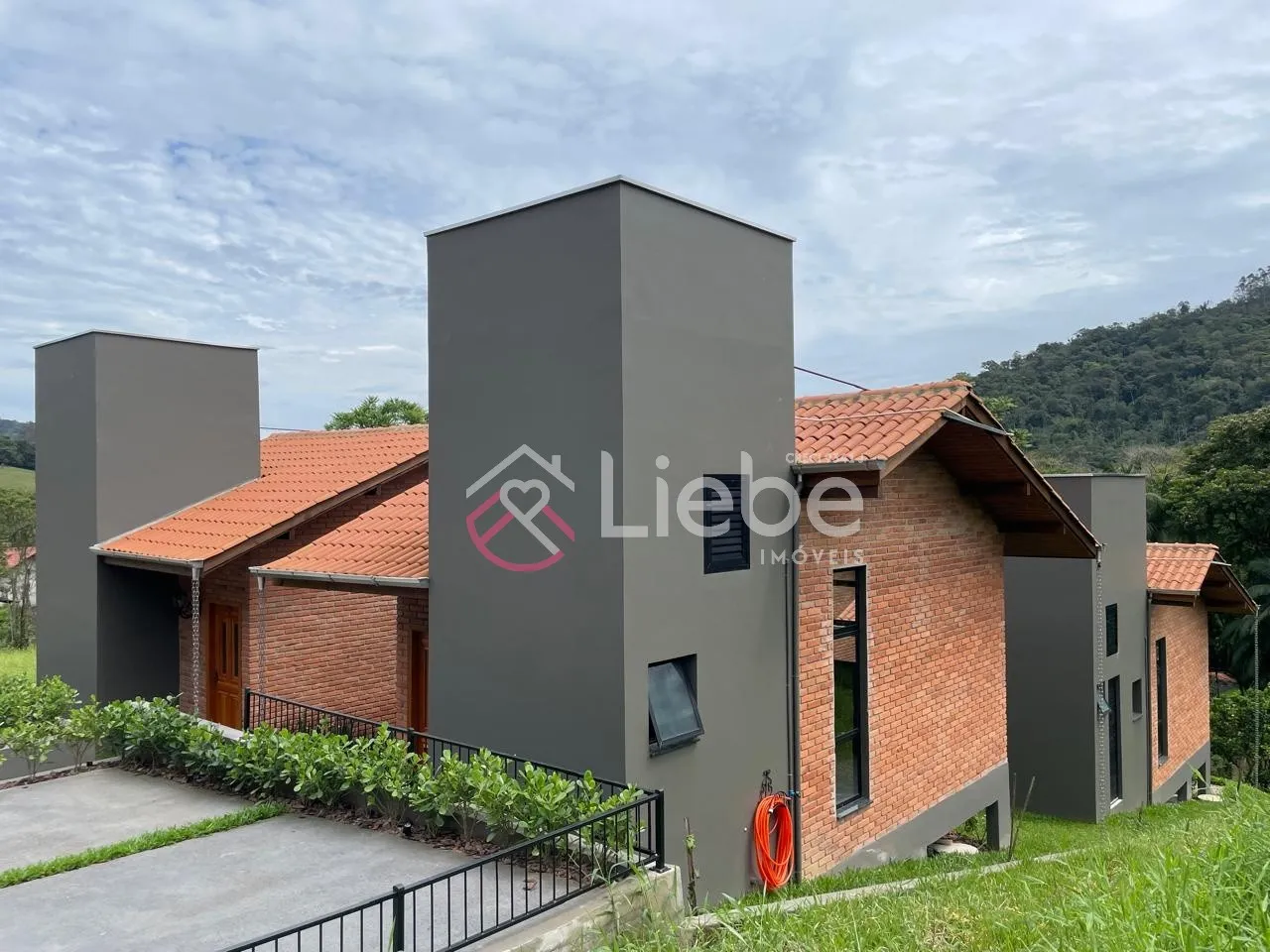 Lindos CHALÉS novos no centro da cidade de Pomerode. — foto 6