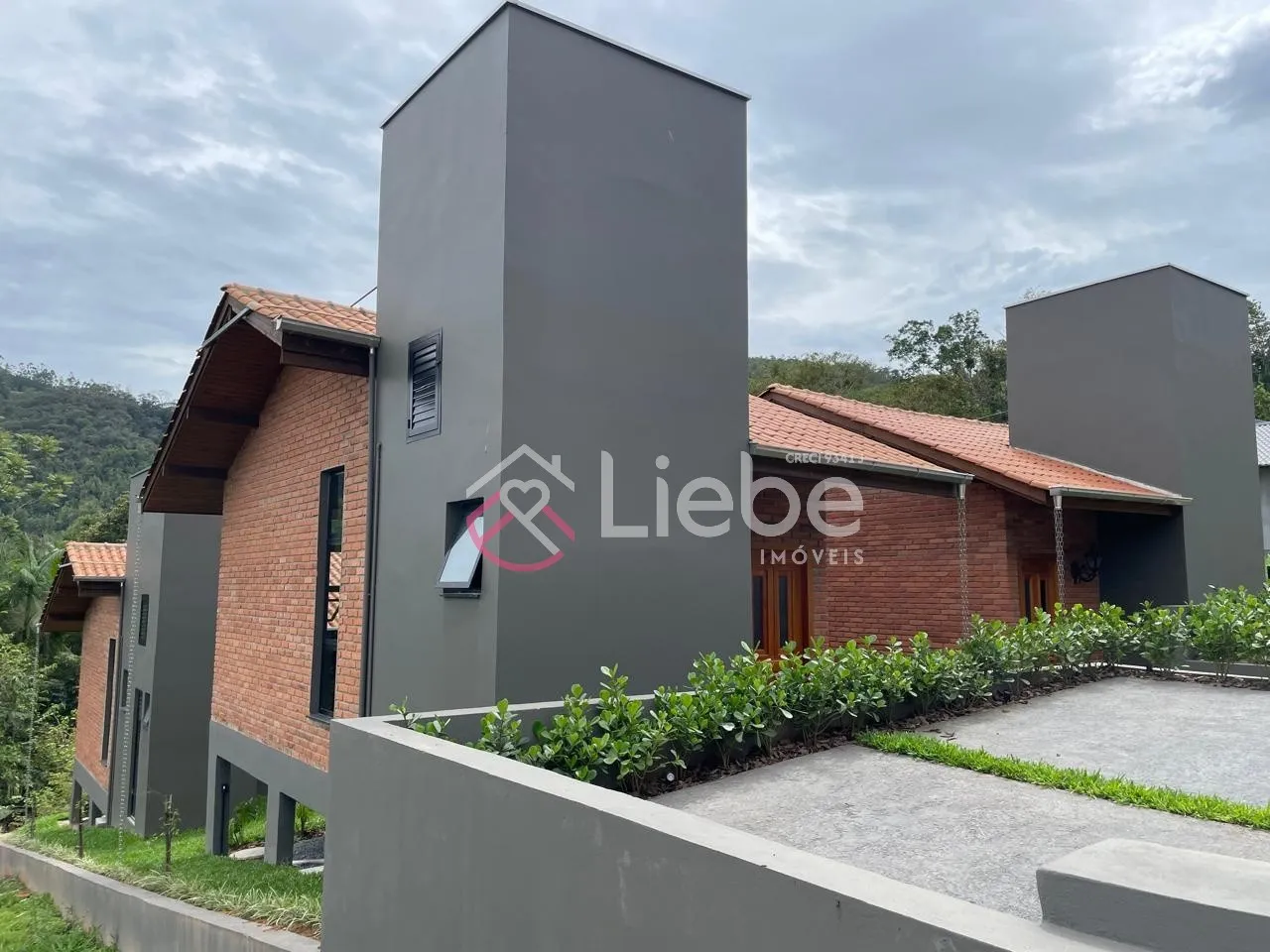 Lindos CHALÉS novos no centro da cidade de Pomerode. — foto 7