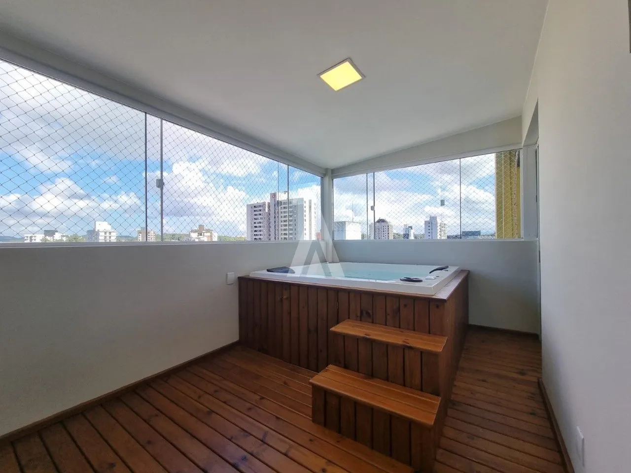 Cobertura com 1 suíte e 2 quartos à venda no bairro Anita Garibaldi em Joinville-SC de R$750.000,00 por R$ 730.000,00. — foto 3