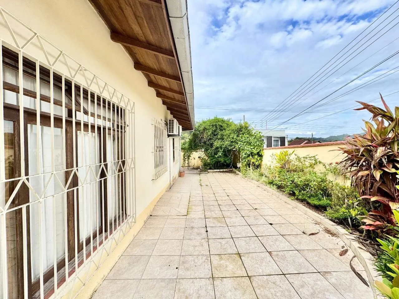 Casa com edícula e área de festas próxima à Associação da Rua dos Caçadores — foto 7