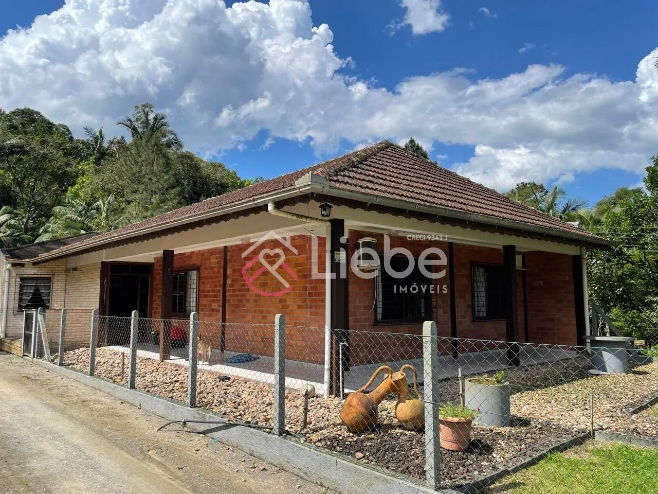 Linda CASA semi mobiliada no bairro Ribeirão Clara na Cidade de Pomerode com 237,28m de área construída num terreno de 1.177,90m. — foto 3