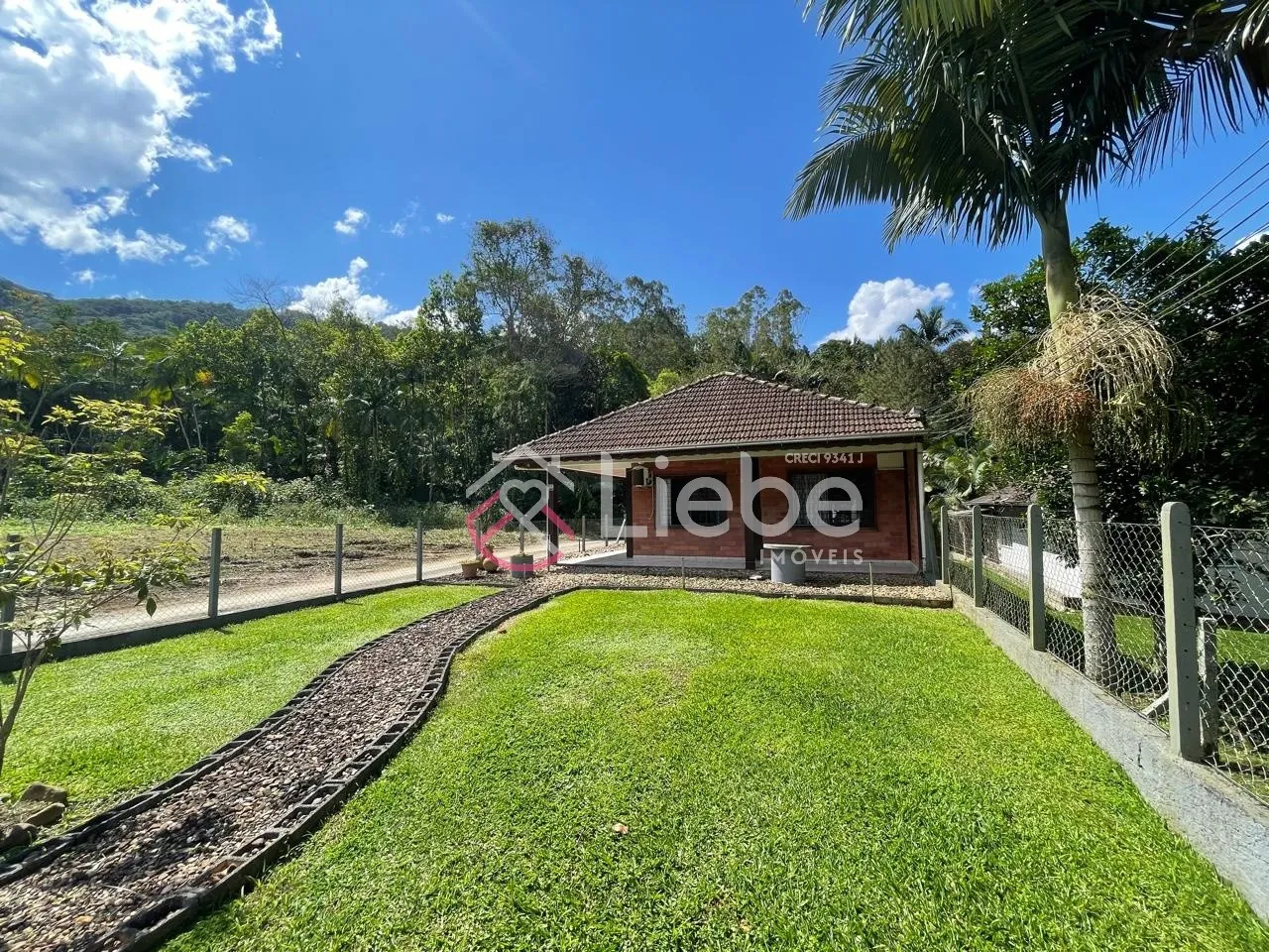 Linda CASA semi mobiliada no bairro Ribeirão Clara na Cidade de Pomerode com 237,28m de área construída num terreno de 1.177,90m. — foto 6
