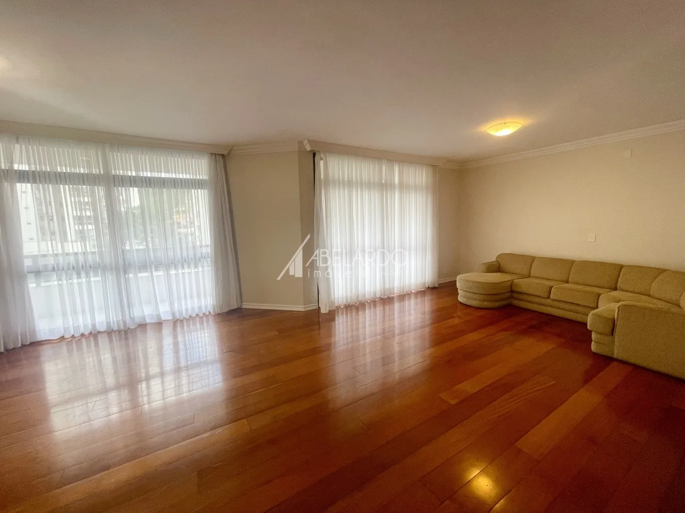 ABELARDO IMÓVEIS - Belíssimo e amplo apartamento de alto padrão no bairro Jardim Blumenau. — foto 6