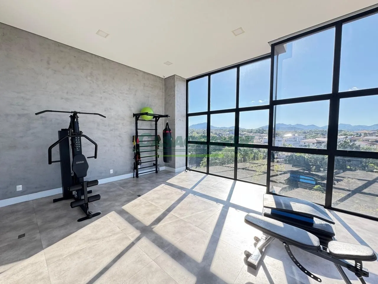 Lindo apartamento pronto para morar, com mais de 100 mil reais de moveis planejados. Vista privilegiada, sol da manhã, aquecimento a gás, excelente iluminação e ventilação natural. Imóvel perfeito para quem valoriza estilo, conforto e exclusividade. — foto 5