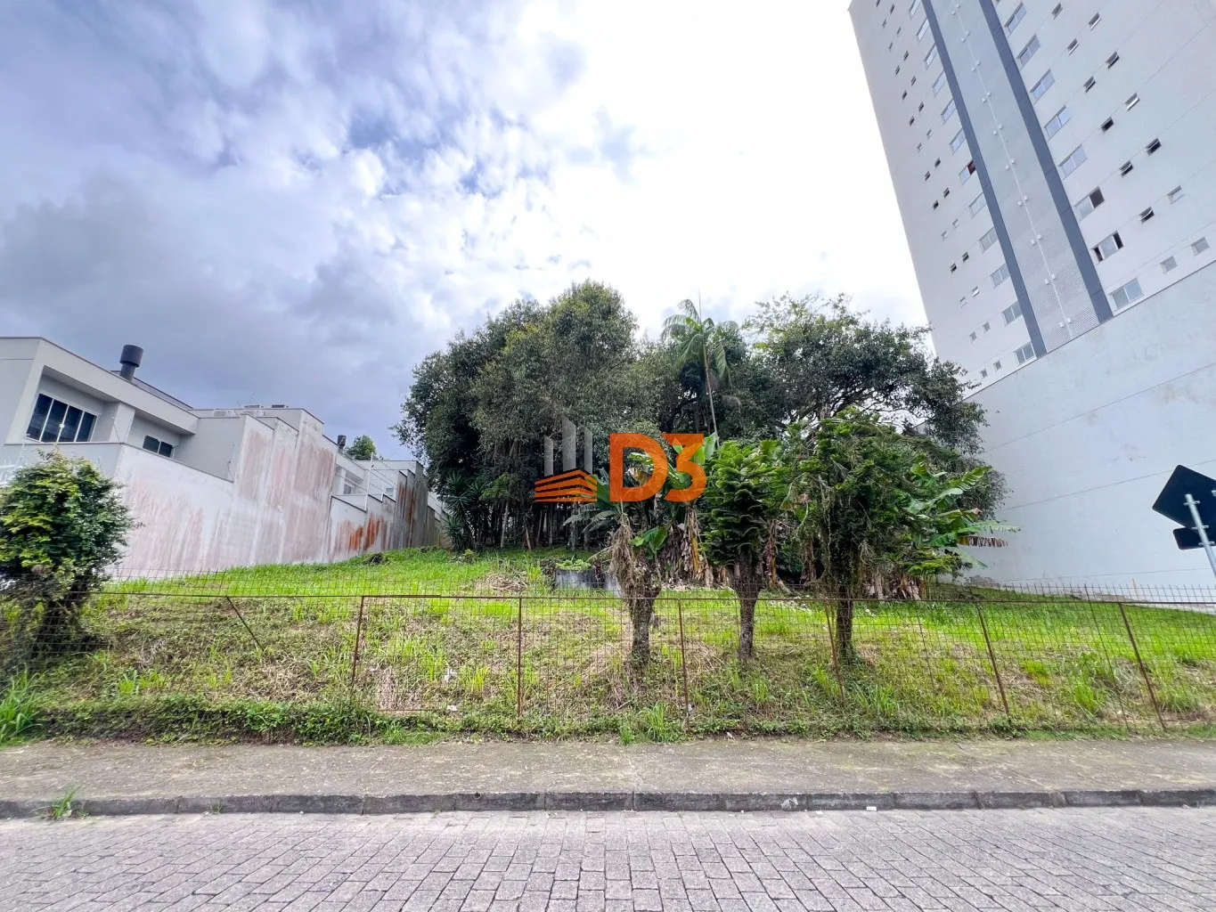 Terreno com 1.500m para prédio na Água Verde — foto 2