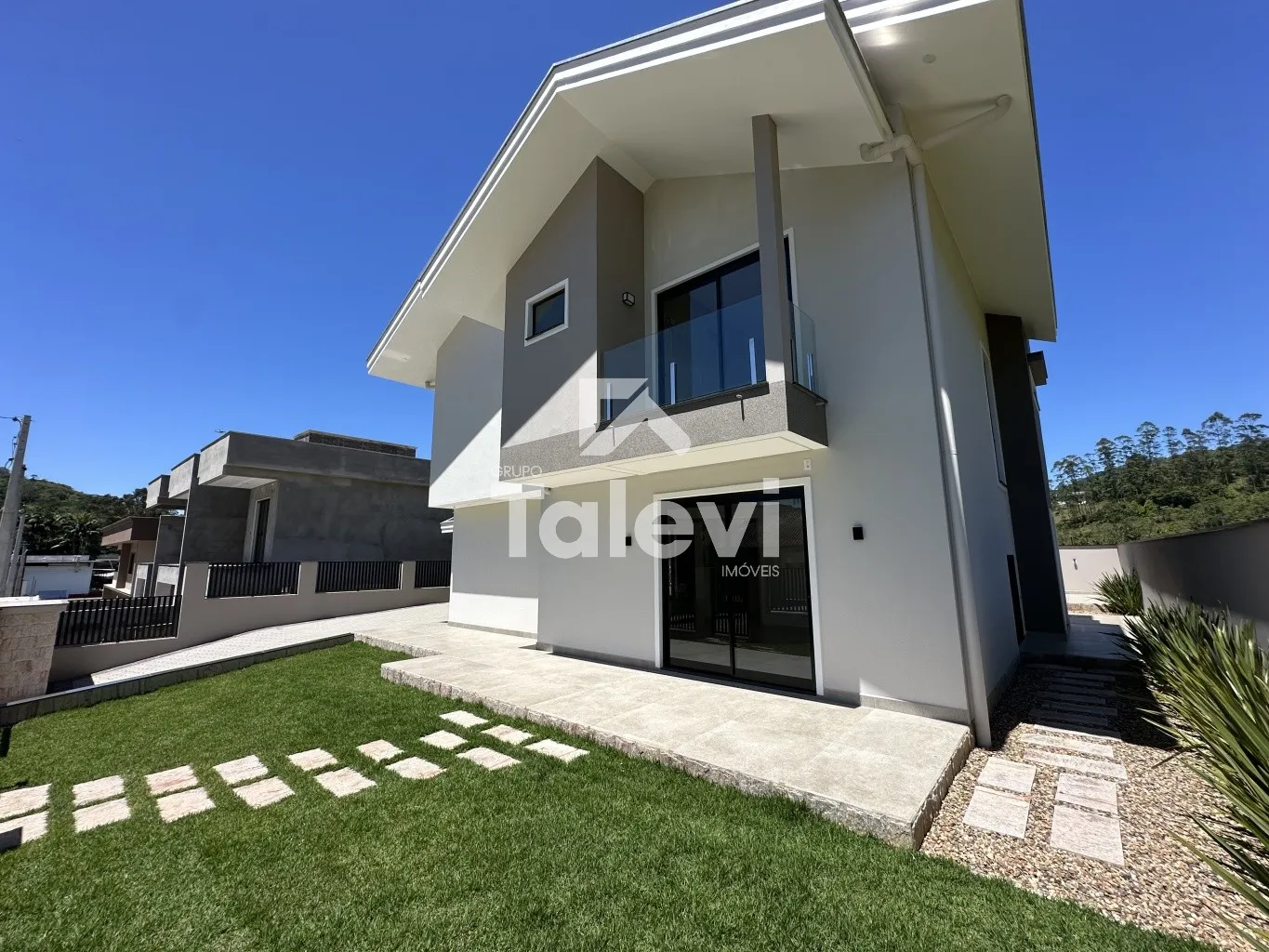 Casa de Alto Padrão com 3 Suítes, Espaço Gourmet e Paisagismo Completo em Pomerode - foto 1