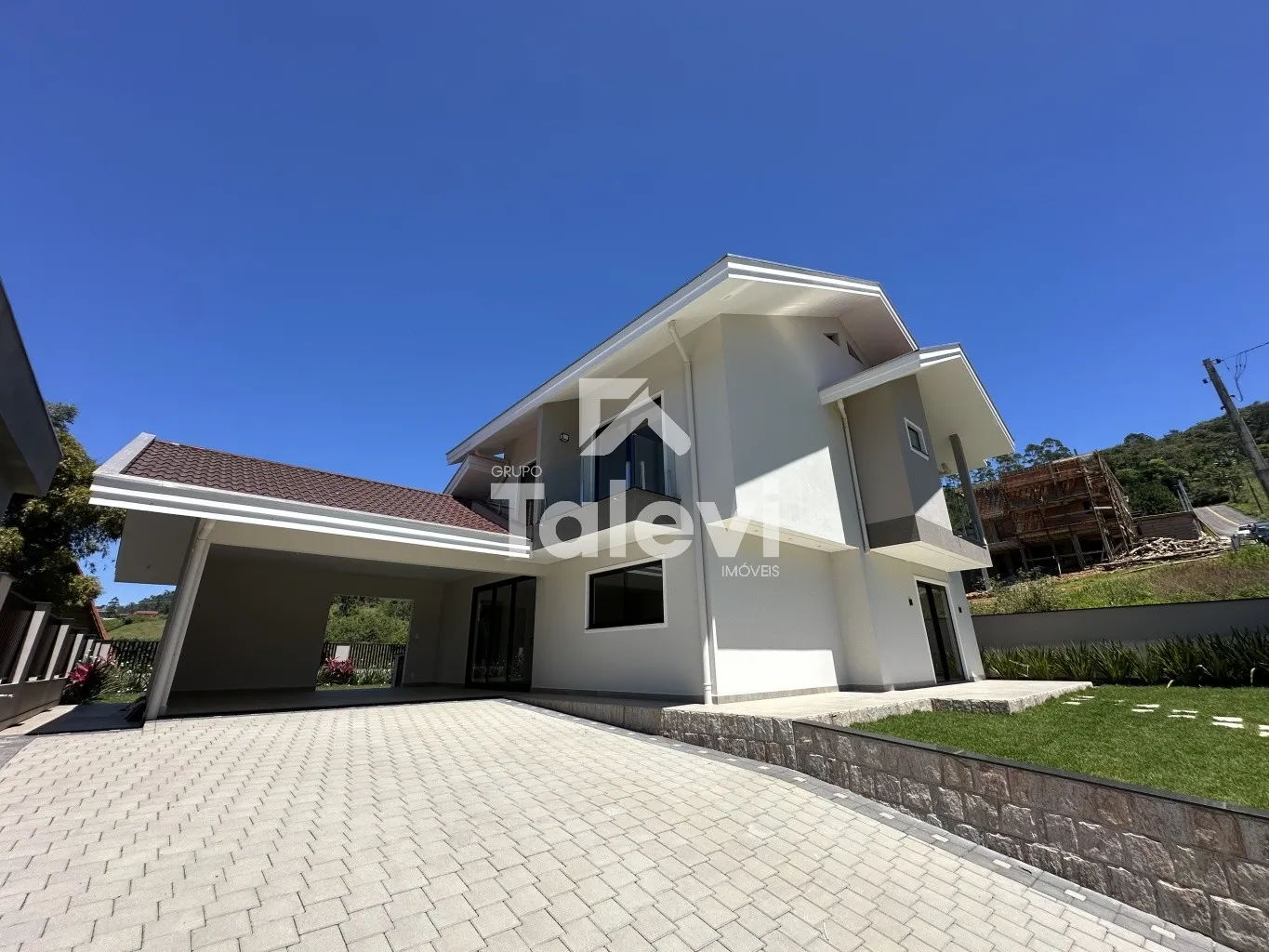 Casa de Alto Padrão com 3 Suítes, Espaço Gourmet e Paisagismo Completo em Pomerode — foto 2