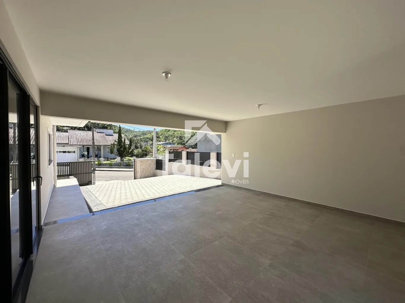 Casa de Alto Padrão com 3 Suítes, Espaço Gourmet e Paisagismo Completo em Pomerode — foto 3