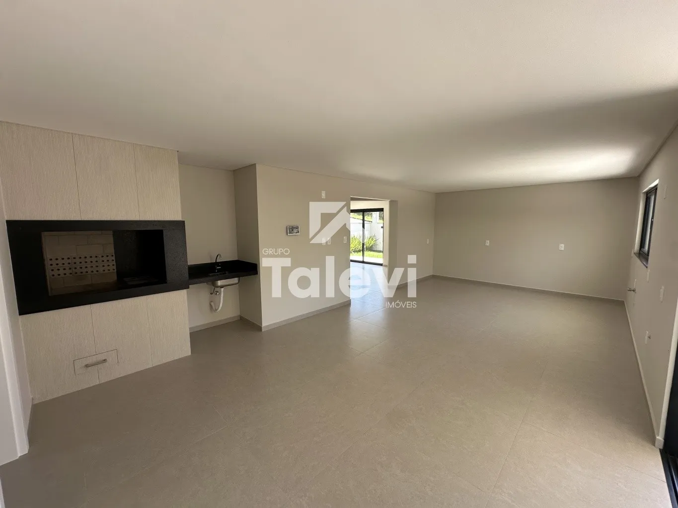 Casa de Alto Padrão com 3 Suítes, Espaço Gourmet e Paisagismo Completo em Pomerode — foto 5