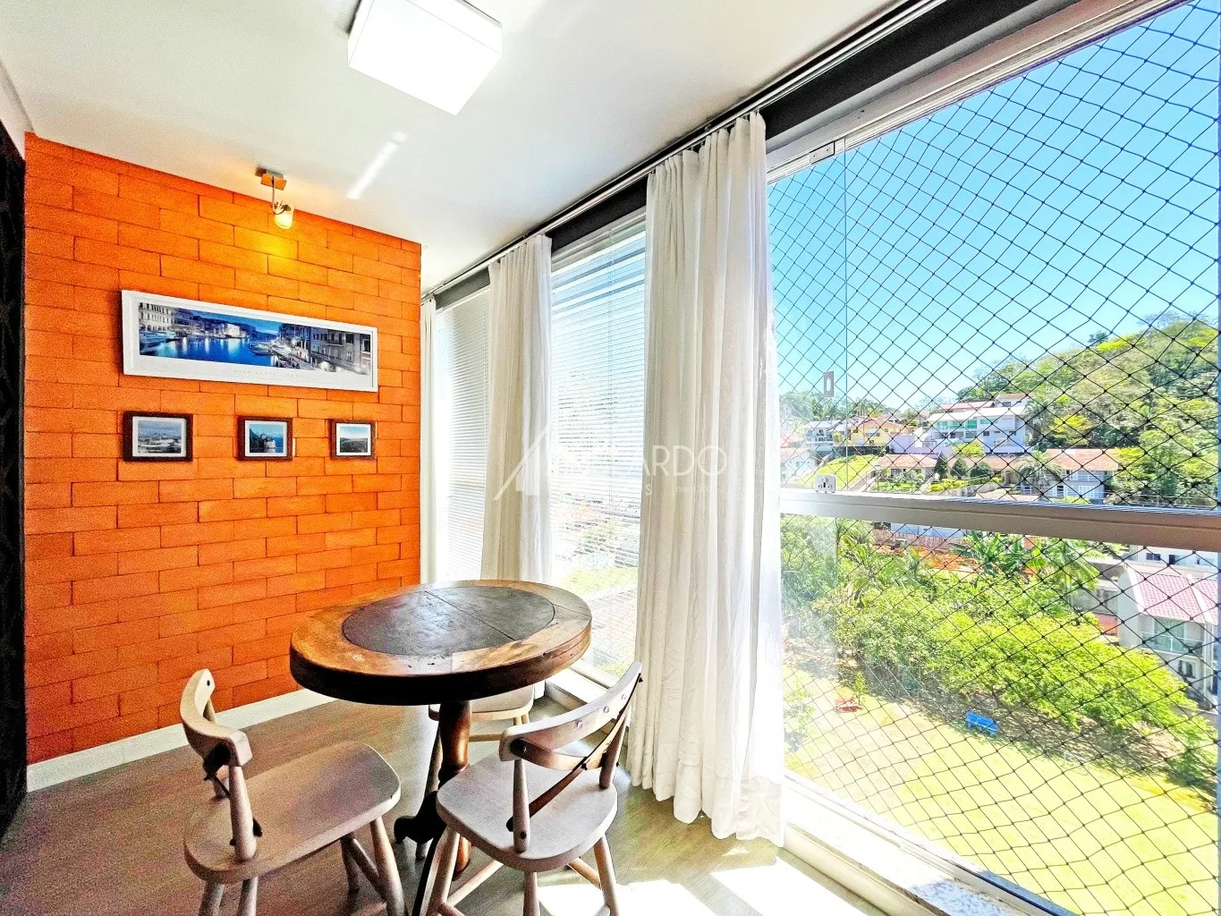 APARTAMENTO SEMIMOBILIADO COM TRÊS DORMITÓRIOS, DUAS VAGAS DE GARAGEM, EM CONDOMÍNIO COMPLETO COM PISCINA, ACADEMIA E MUITO MAIS - BAIRRO ESCOLA AGRÍCOLA EM BLUMENAU — foto 7