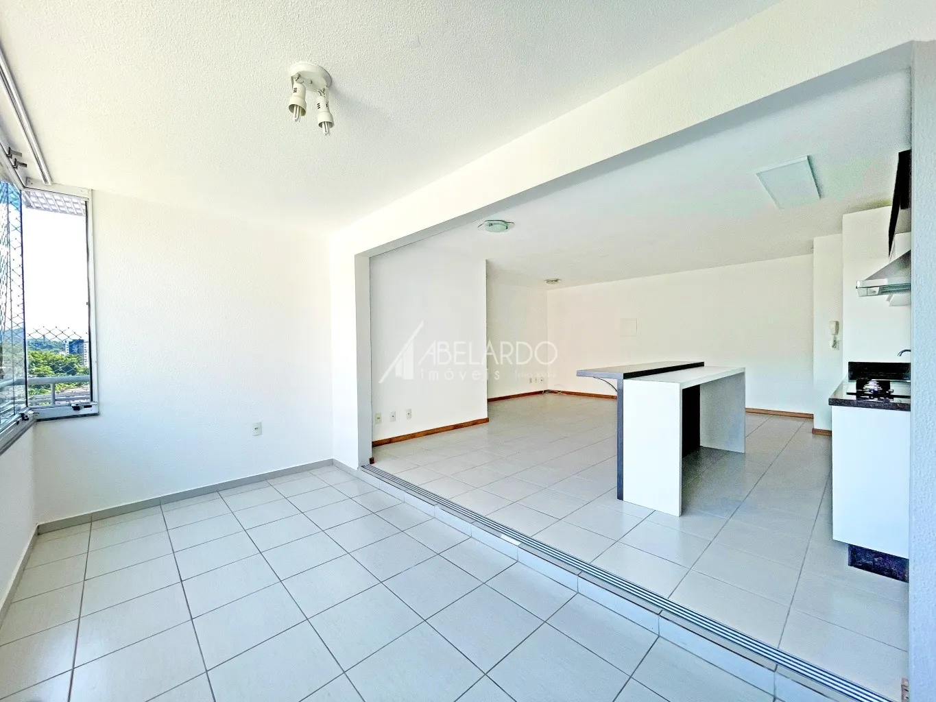 APARTAMENTO AMPLO, DE 3 QUARTOS, SENDO 01 SUÍTE, LOCALIZADO NO BAIRRO VILA NOVA EM BLUMENAU — foto 2