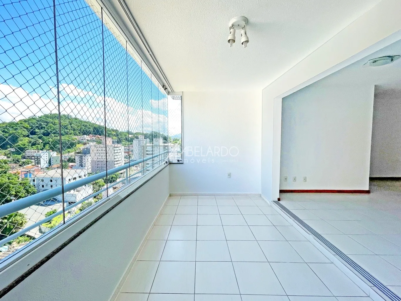 APARTAMENTO AMPLO, DE 3 QUARTOS, SENDO 01 SUÍTE, LOCALIZADO NO BAIRRO VILA NOVA EM BLUMENAU — foto 3
