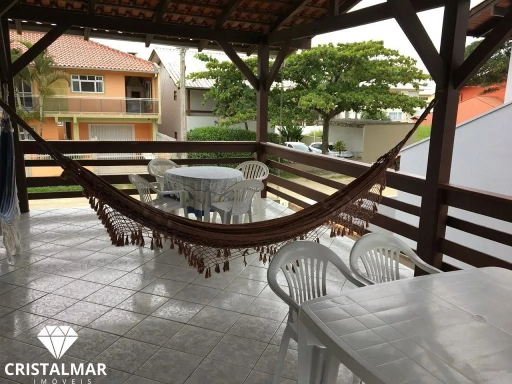 Casa a 50 metros da Praia de Zimbros SC, você quer dormir ouvindo o som das onda — foto 4