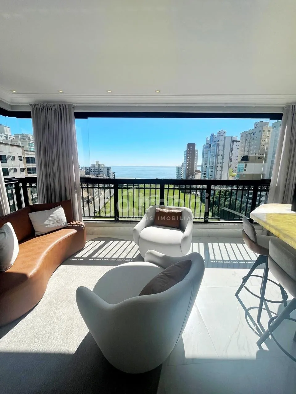 Lindo apartamento vista-mar com 5 suítes e 250m de área privativa em Meia-Praia - Itapema. — foto 2