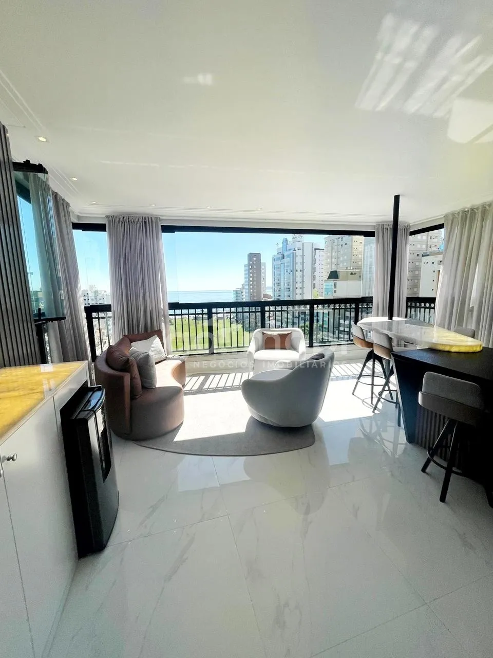 Lindo apartamento vista-mar com 5 suítes e 250m de área privativa em Meia-Praia - Itapema. — foto 4