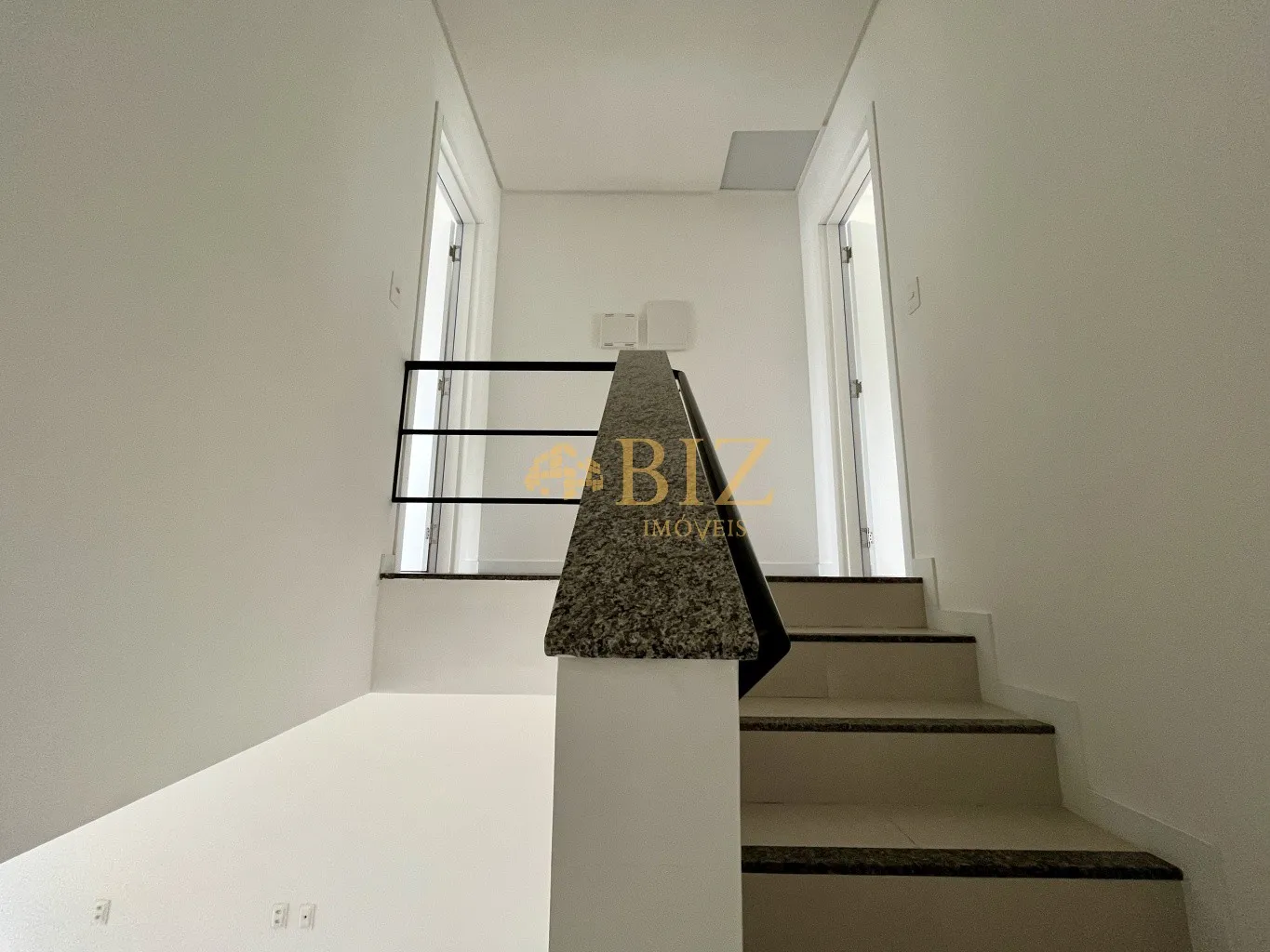 Sobrado pronto para morar com 2 suítes, espaço nos fundos, com 86m2 no bairro Tribess. — foto 5