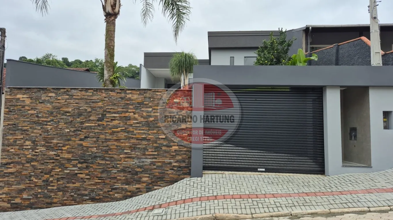 Casa Alto Padrão, próximo ao Terminal do bairro Água Verde, de fácil acesso ao Centro de Blumenau e a BR-470 - foto 1