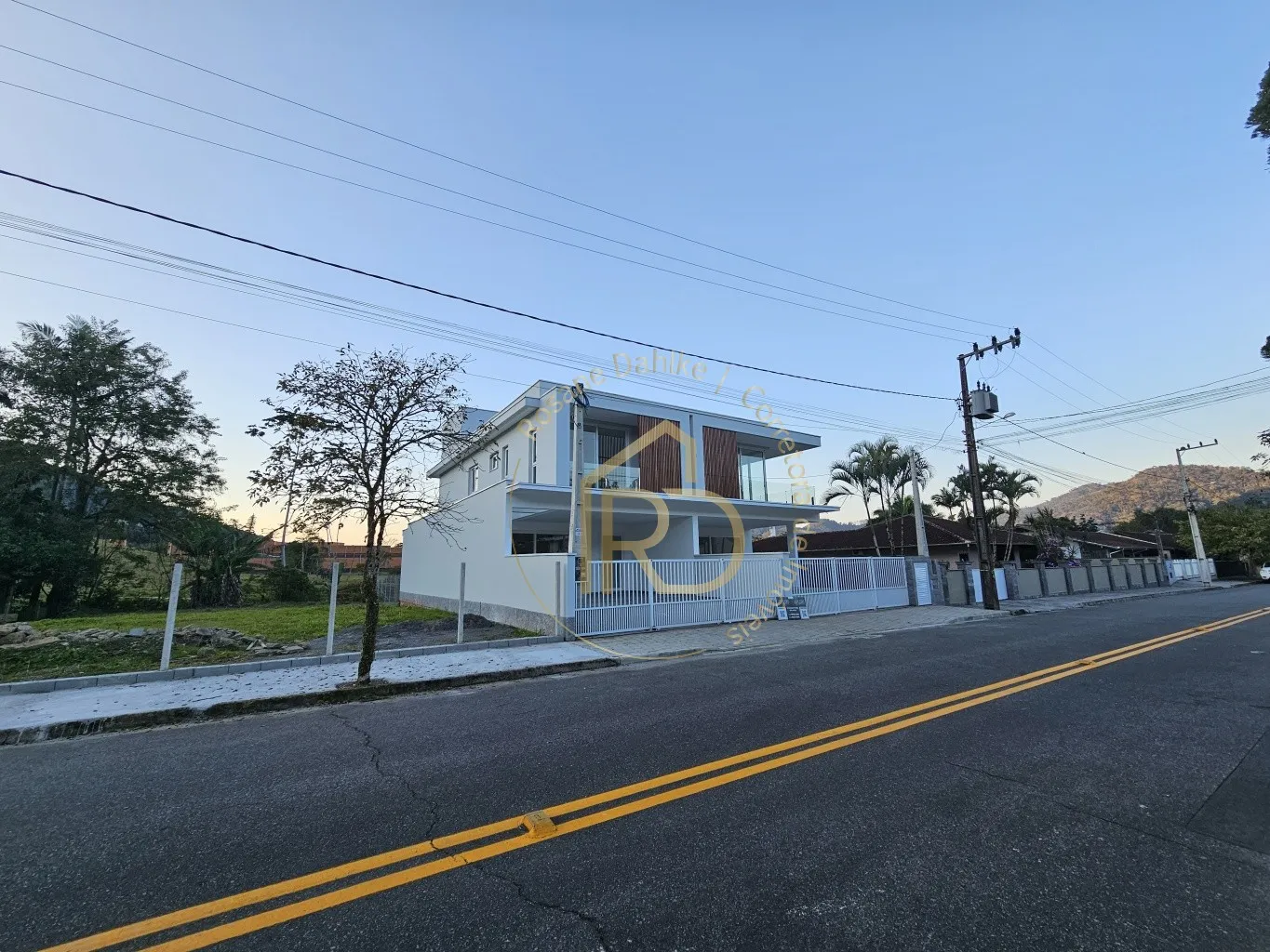 SOBRADOS GEMINADOS ALTO PADRÃO — foto 2