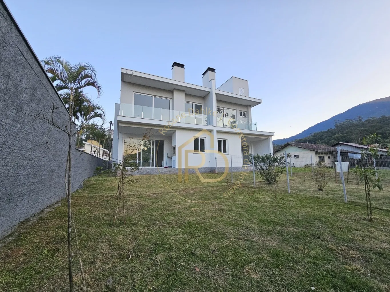 SOBRADOS GEMINADOS ALTO PADRÃO — foto 5