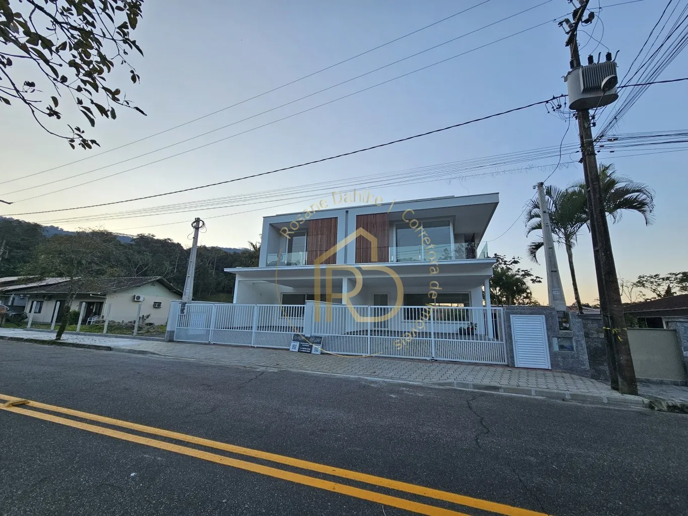 SOBRADOS GEMINADOS ALTO PADRÃO - foto 1